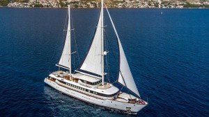 Aiaxaia Yacht à voile