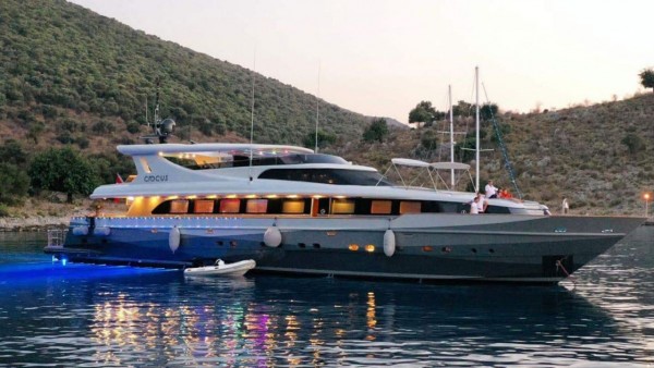 Yacht à moteur Crocus