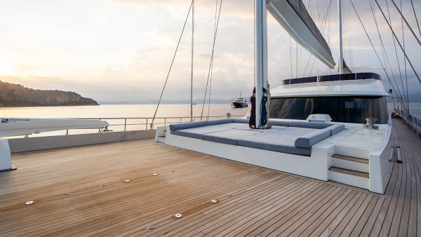 Yacht à voile De Love