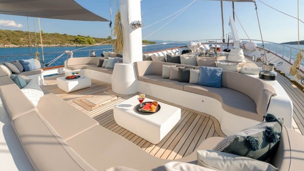 Yacht à voile Lady Gita