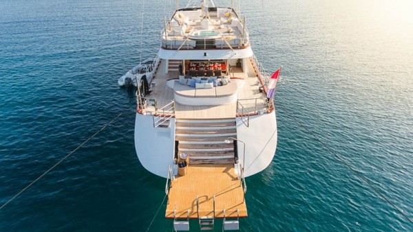 Yacht à voile Lady Gita