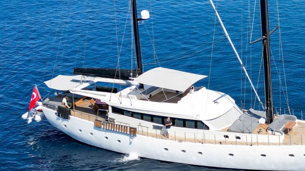 Yacht à voile Sureyya