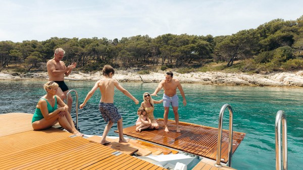 Yacht à moteur Agape Rose