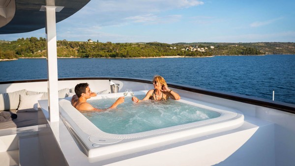 Yacht à moteur Agape Rose