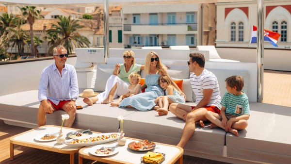 Yacht à moteur Agape Rose