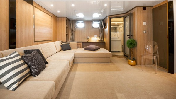 Yacht à moteur Agape Rose