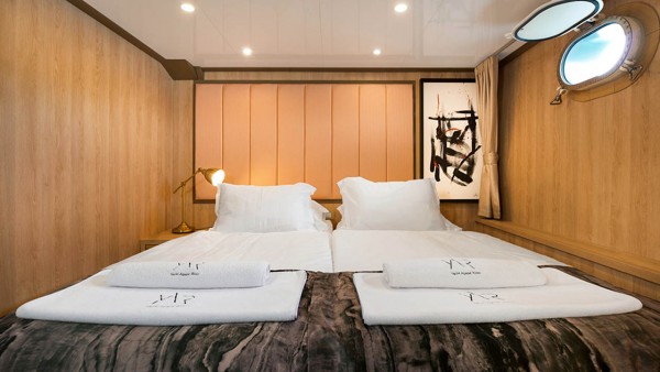 Yacht à moteur Agape Rose