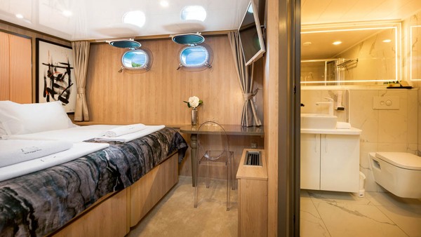 Yacht à moteur Agape Rose