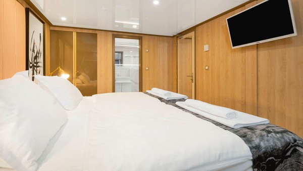 Yacht à moteur Agape Rose