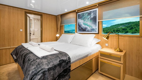 Yacht à moteur Agape Rose