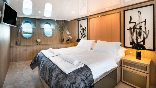 Yacht à moteur Agape Rose