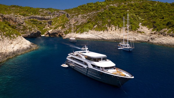Yacht à moteur Agape Rose