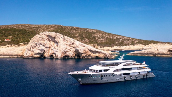 Yacht à moteur Agape Rose