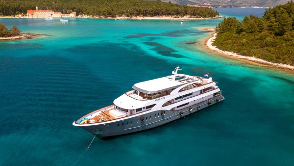 Yacht à moteur Agape Rose