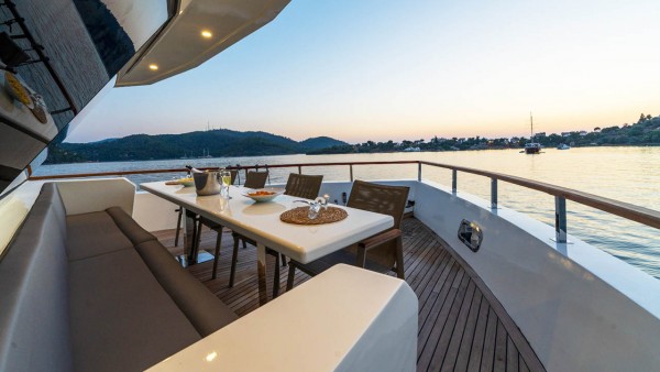 Yacht à moteur Albatros Explorer