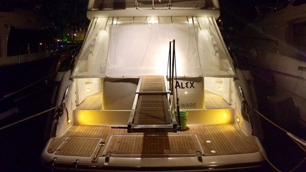 Yacht à moteur Alex