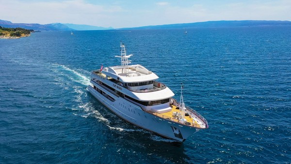 Yacht à moteur Alfa Mario