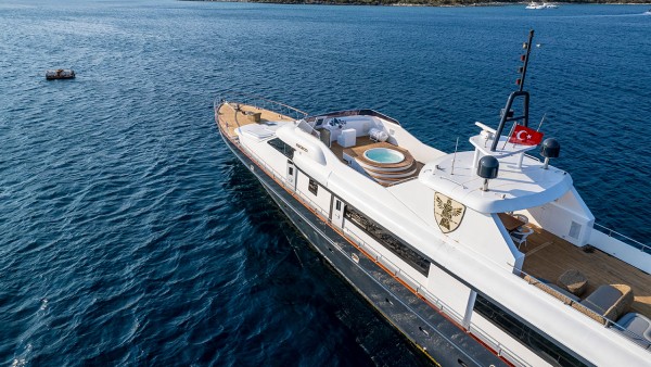 Yacht à moteur Alkonost