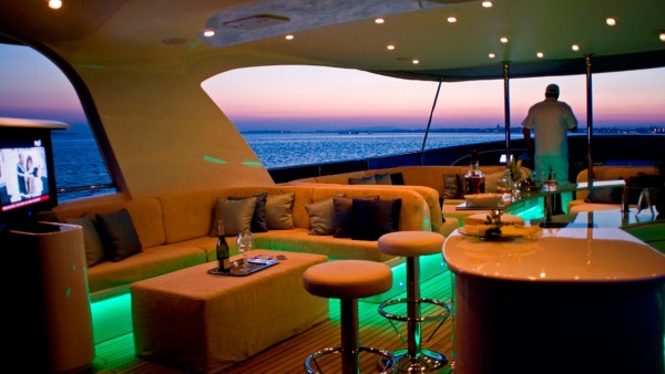 Yacht à moteur Azmim