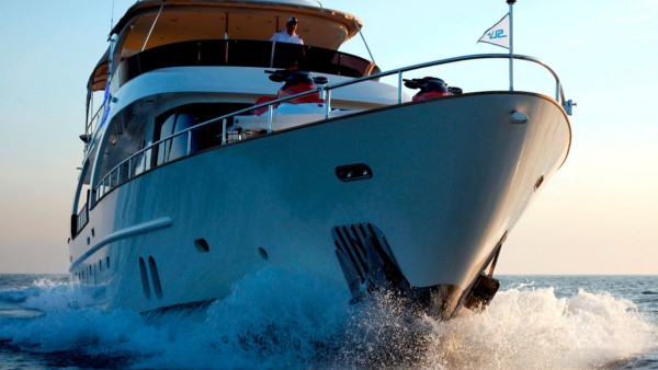 Yacht à moteur Azmim