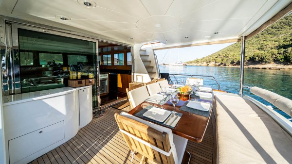 Yacht à moteur Babosch