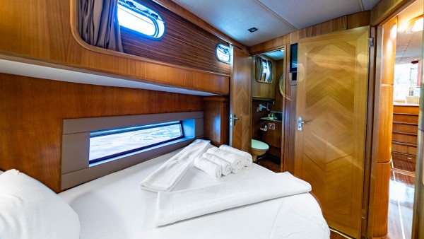 Yacht à moteur Babosch