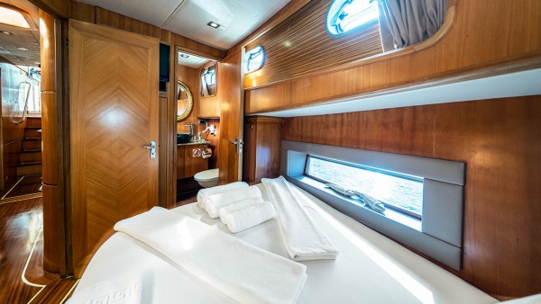 Yacht à moteur Babosch