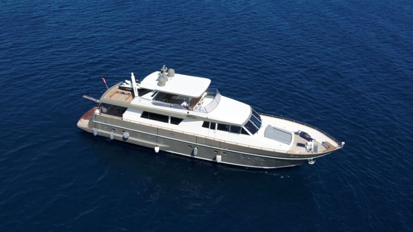 Bona Dea Yacht à moteur