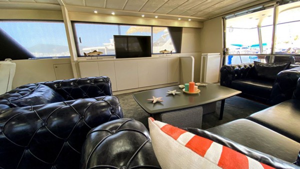 Yacht à moteur Bona Dea