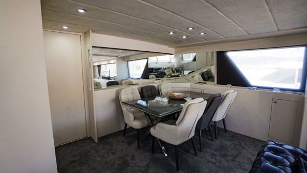 Yacht à moteur Bona Dea