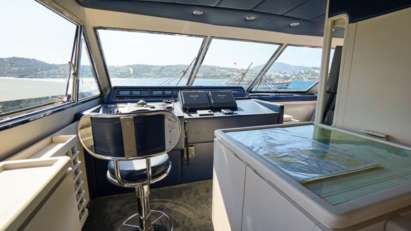 Yacht à moteur Bona Dea