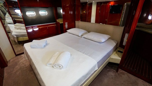 Yacht à moteur Bona Dea