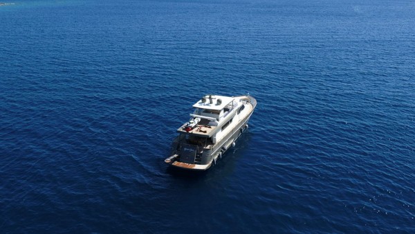 Yacht à moteur Bona Dea