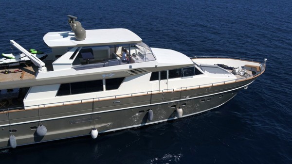Yacht à moteur Bona Dea