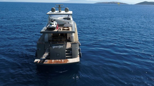 Yacht à moteur Bona Dea