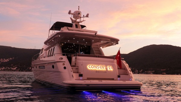 Yacht à moteur Consent