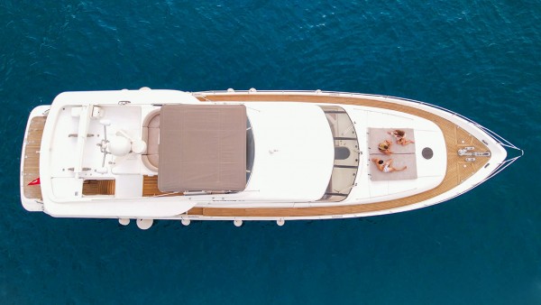 Yacht à moteur Consent