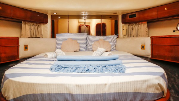 Yacht à moteur Consent