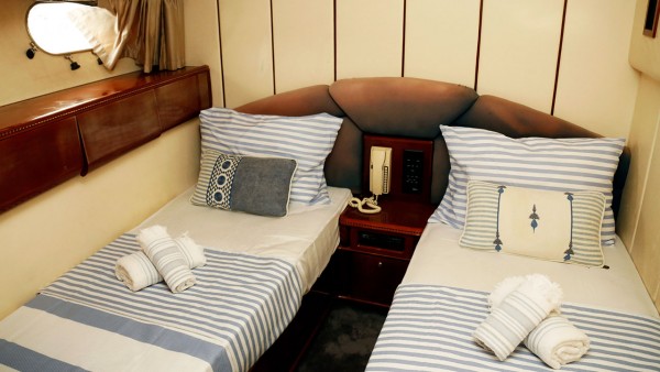 Yacht à moteur Consent