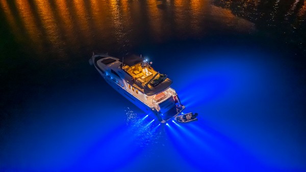 Yacht à moteur Consent