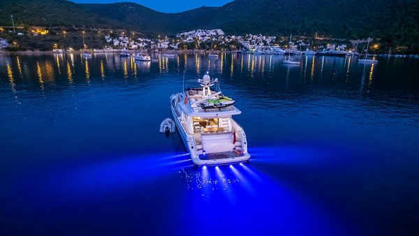 Yacht à moteur Consent