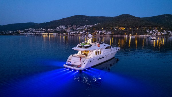Yacht à moteur Consent