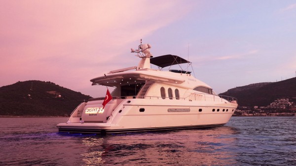 Yacht à moteur Consent