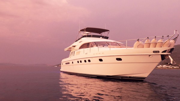 Yacht à moteur Consent