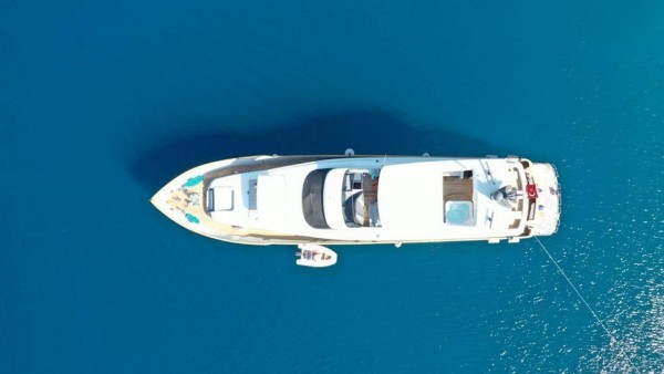 Yacht à moteur Crocus