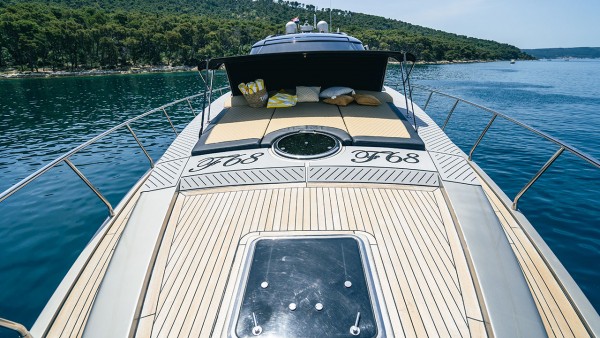 Yacht à moteur F68