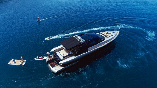 Yacht à moteur F68