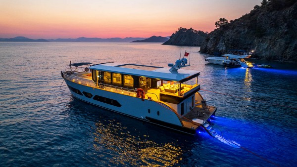 Yacht à moteur Jr. Simay
