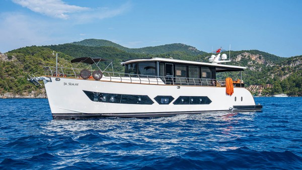 Yacht à moteur Jr. Simay