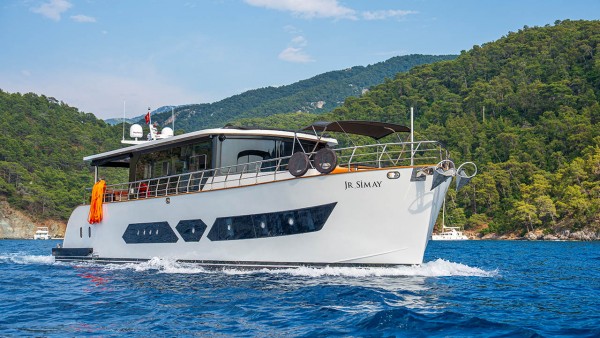 Yacht à moteur Jr. Simay
